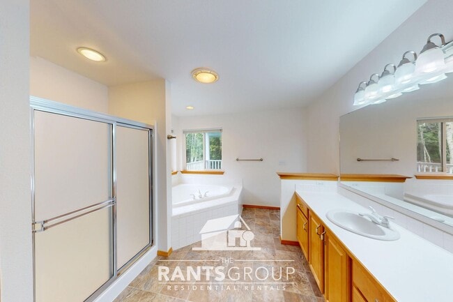 Building Photo - Spacious 3-Bed / 2-Bath Home on 2.5 Private Acres – Cooper Point