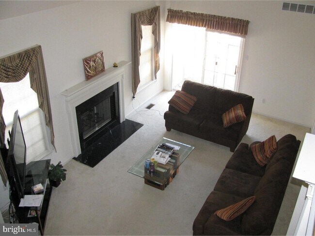 Building Photo - 218 Silverbell Ct