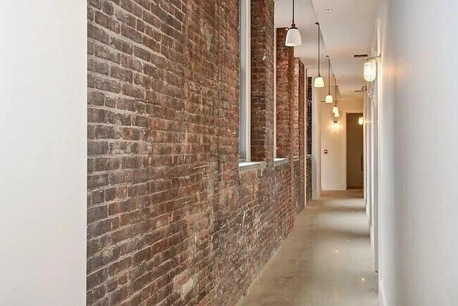 Building Photo - 8 Erie St
