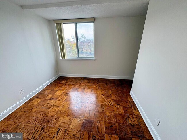 Building Photo - 501 Slaters Ln