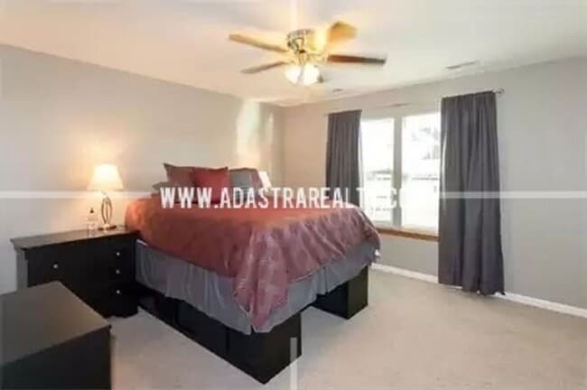 Building Photo - Spacious Maintenance Free Townhome in Gard...