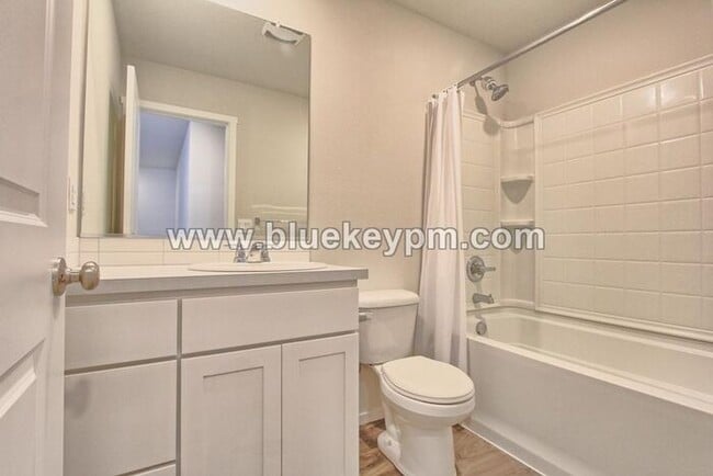 Building Photo - 3 Bed, 2.5 Bath Home Near Van Mall/ Raymond Shaffer Comm Park / Walnut Grove Elem