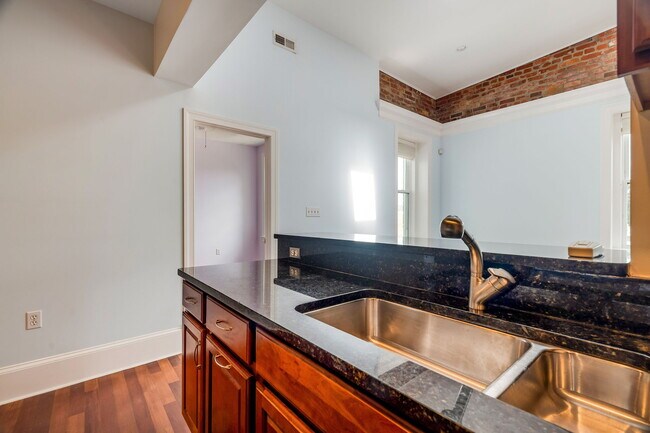 Building Photo - 1324 Euclid St NW