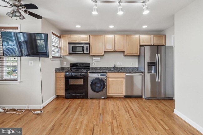 Building Photo - 723 Longfellow St NW