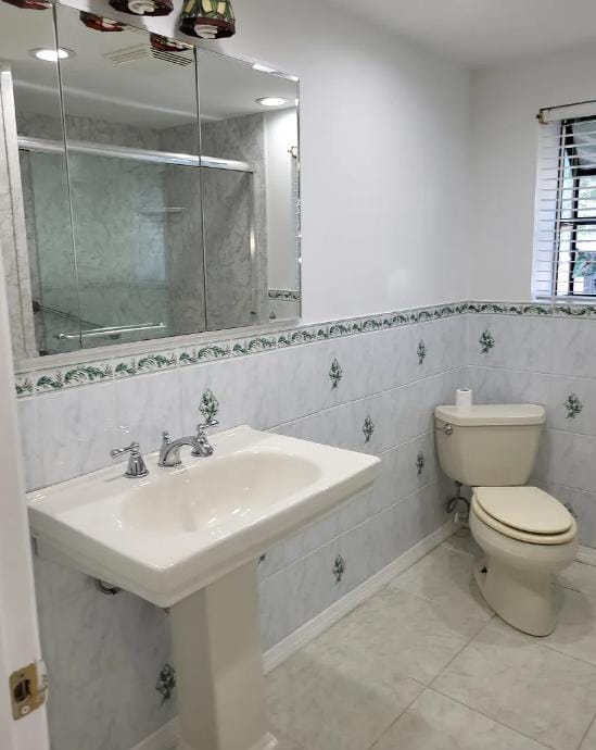 Building Photo - 5439 Portola Ave