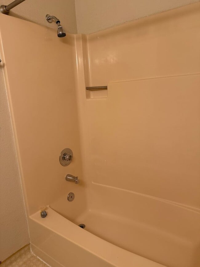 Building Photo - Jackson Townhome