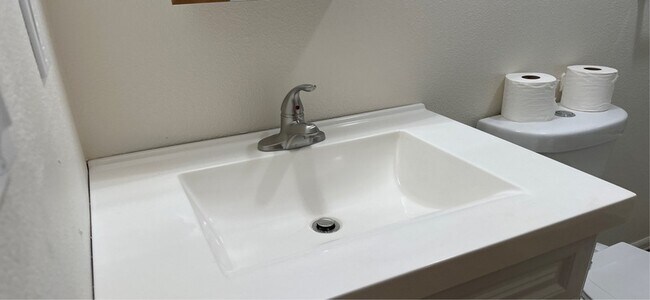 Building Photo - 938 Madison St