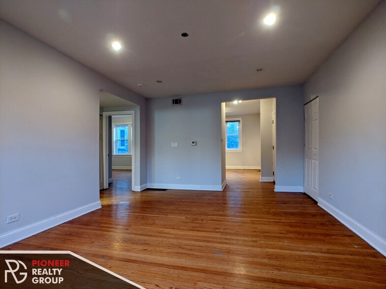 Building Photo - 5029 N Harding Ave