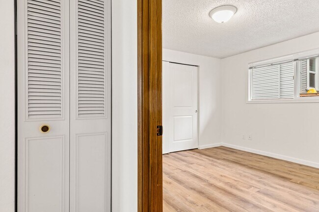 Building Photo - 705-707 N Sumner St.