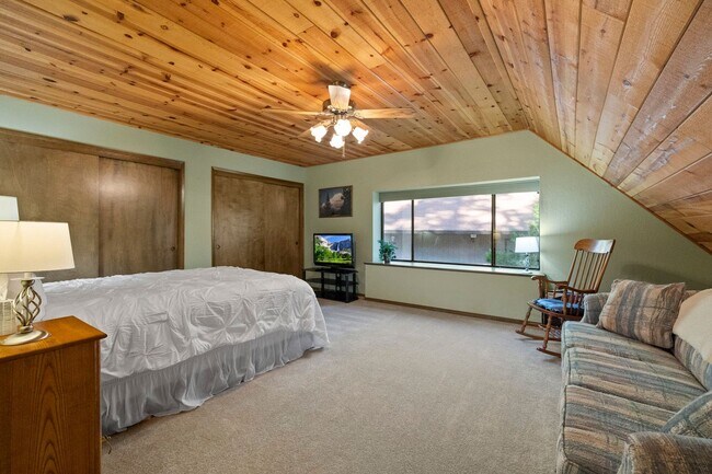 Building Photo - Fully Furnished 3 Bedroom Retreat in the P...