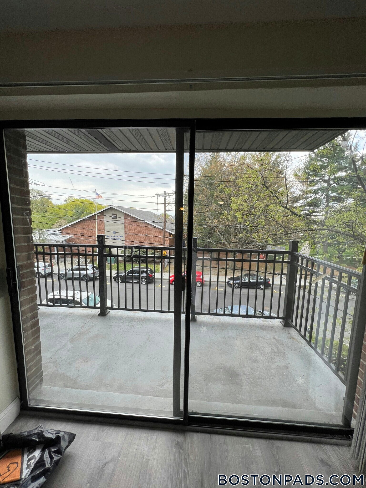 Building Photo - 24 Whites Ave