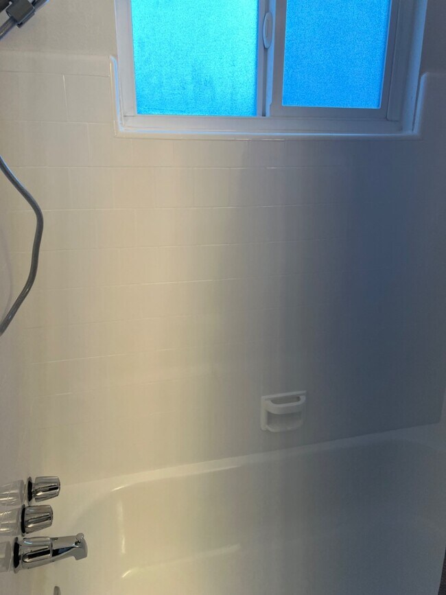 Building Photo - 429 W Ramona Dr