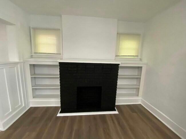Building Photo - 712 Roselle Ave