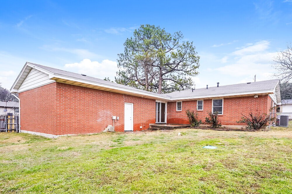 Building Photo - 6420 Valley Ridge Dr