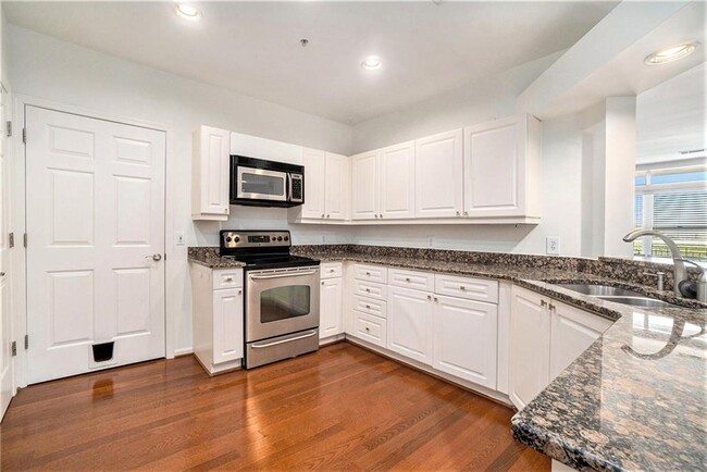 Building Photo - 3334 Peachtree Rd NE