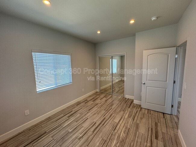 Building Photo - 1143 W 163rd St