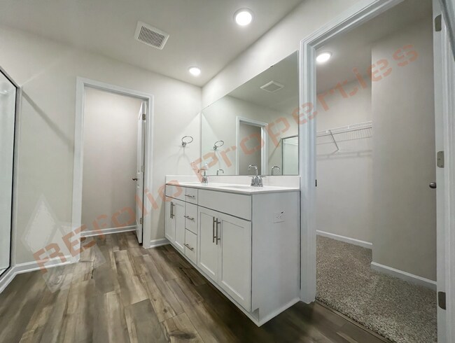 Building Photo - 127 Tourmaline Hl Dr