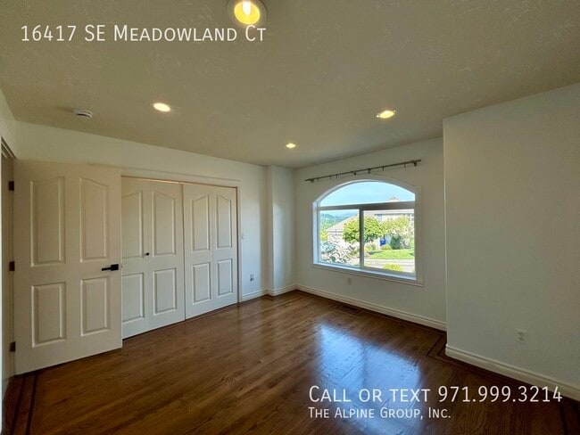 Building Photo - 16417 SE Meadowland Ct