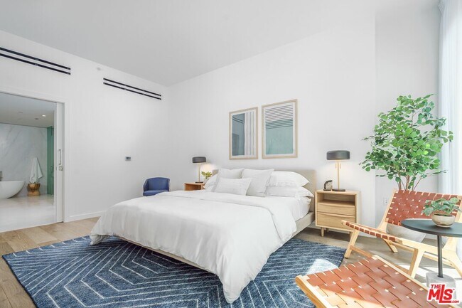 Building Photo - 9000 W 3rd St