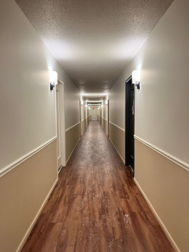 Building Photo - 444 N Clay Ave