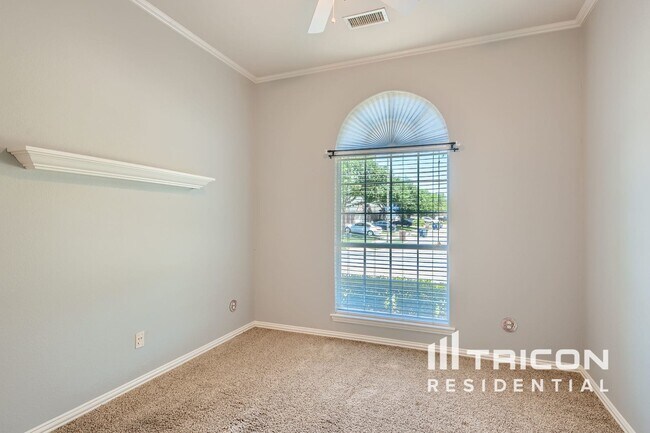 Building Photo - 6018 Holly Crest Ln