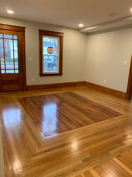 Living - 331 Elm St