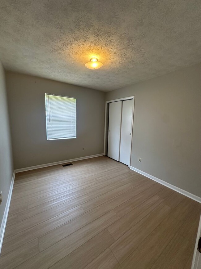 Building Photo - 305 Wilson Dr SW