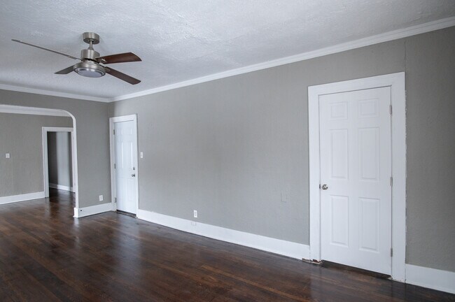 Building Photo - 501-503 W Norman