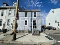 Building Photo - 131 Arch St