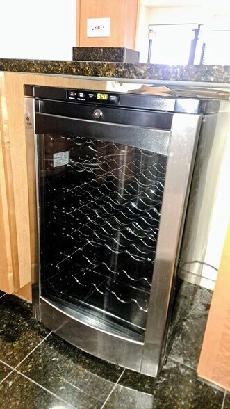 Building Photo - 30 E Huron St