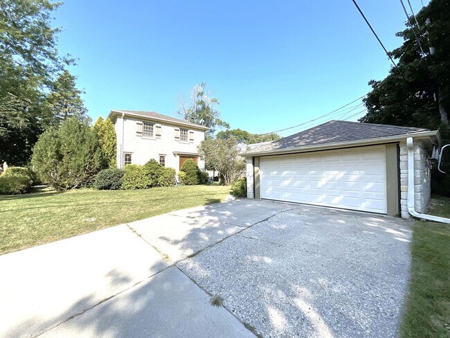 Building Photo - 1104/06 E Glendale Ave