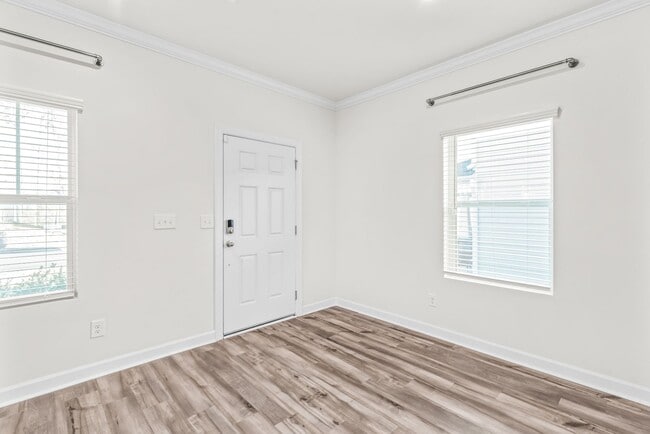 Building Photo - Beautiful 4 bedroom home in Belmont!