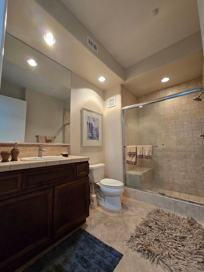 Building Photo - An Amazing Furnished 3 Bedroom Condo at La...
