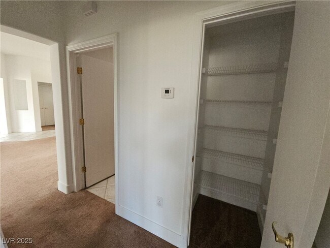 Building Photo - 2833 Vista Butte Dr