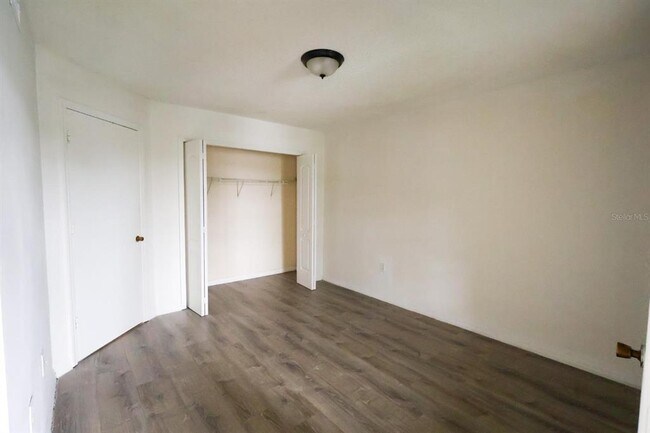 Building Photo - 405 Fountainhead Cir