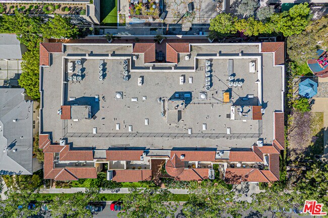 Building Photo - 143 N Arnaz Dr