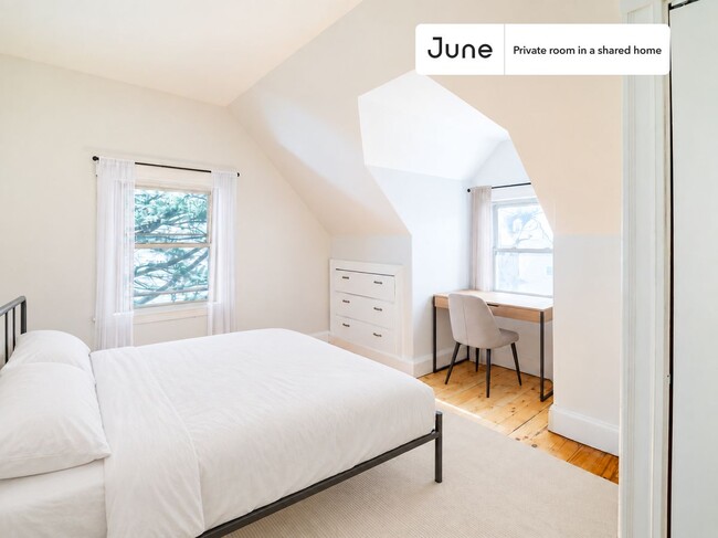 Building Photo - 45 Montcalm Ave