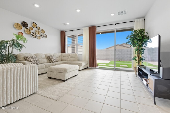 Building Photo - 17427 W Msn Ln