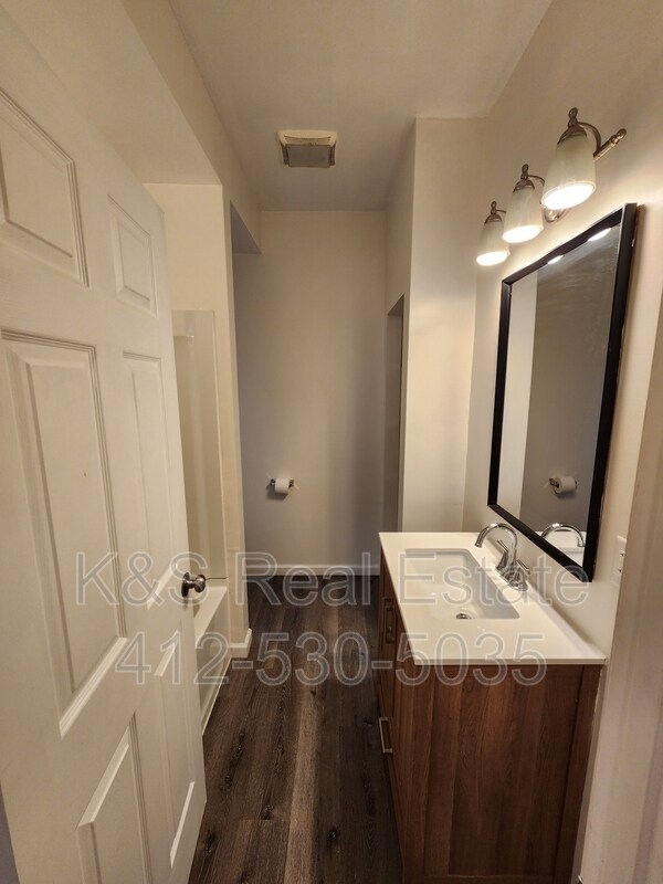 Building Photo - 4701 Elm St