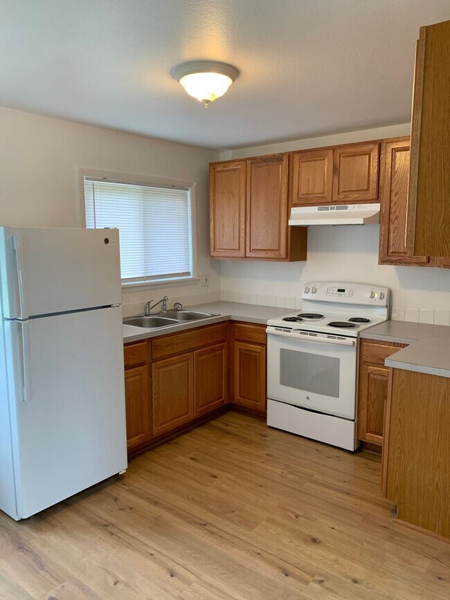 Building Photo - 3608-3610 Highland Drive