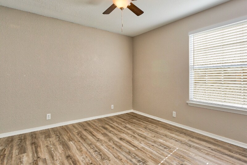 Building Photo - 419 S 27th St