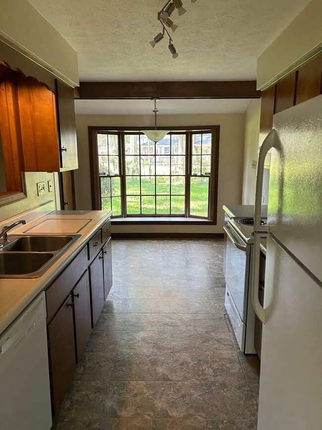 Building Photo - Southside Savannah -Windsor Forest West