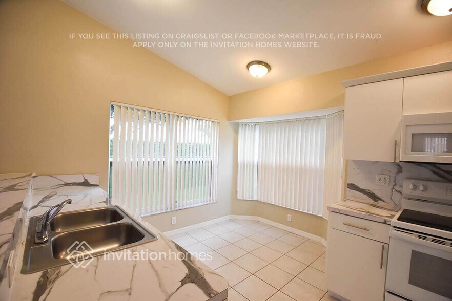 Building Photo - 211 NW 187th Ave