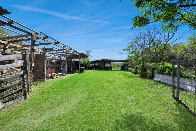Building Photo - 602 Massey Tompkins Rd