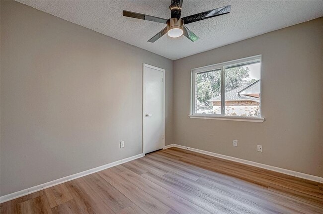 Building Photo - 3422 Deer Valley Dr