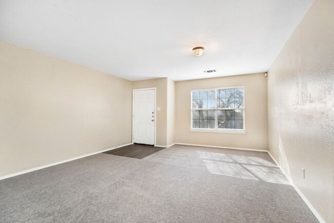 Building Photo - Stylish & Spacious 4-Bedroom Home