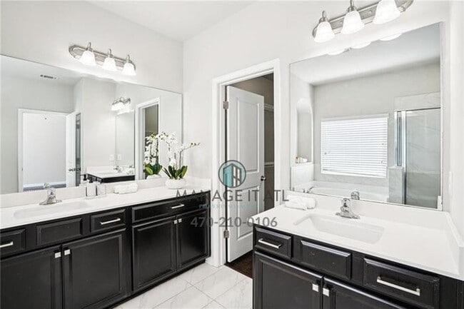 Building Photo - Move-in-ready 3 bedroom townhome in Duluth