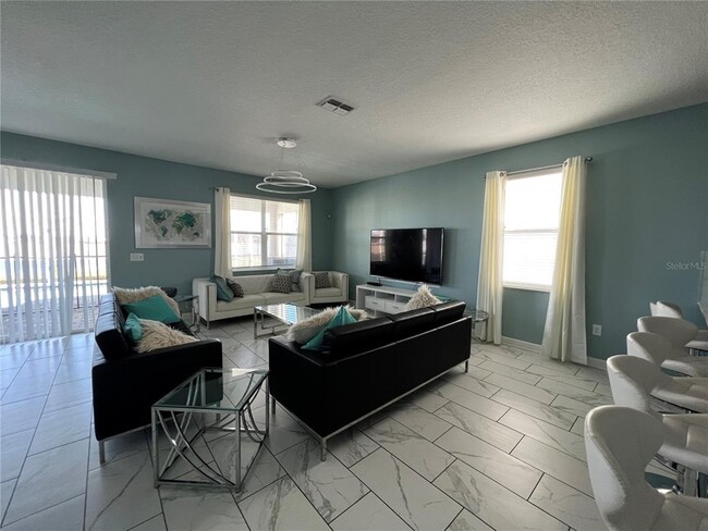 Building Photo - 1525 Flange Dr