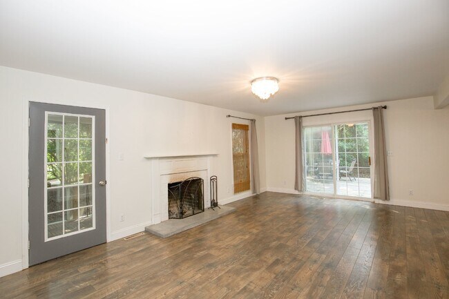 Building Photo - "3-Bedroom Home on Fox Hunt Lane in Southern Pines – Cozy Living Awaits!"