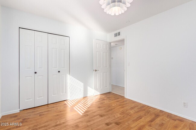 Building Photo - 417 E Marny Rd